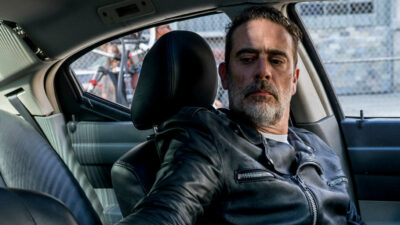 The Walking Dead saison 8 : qui Negan a-t-il pris dans sa voiture dans l'épisode 14 ?