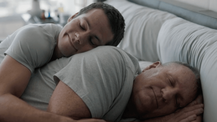 Ed O'Neill raconte son incroyable baiser avec Dylan O'Brien pour Weird City