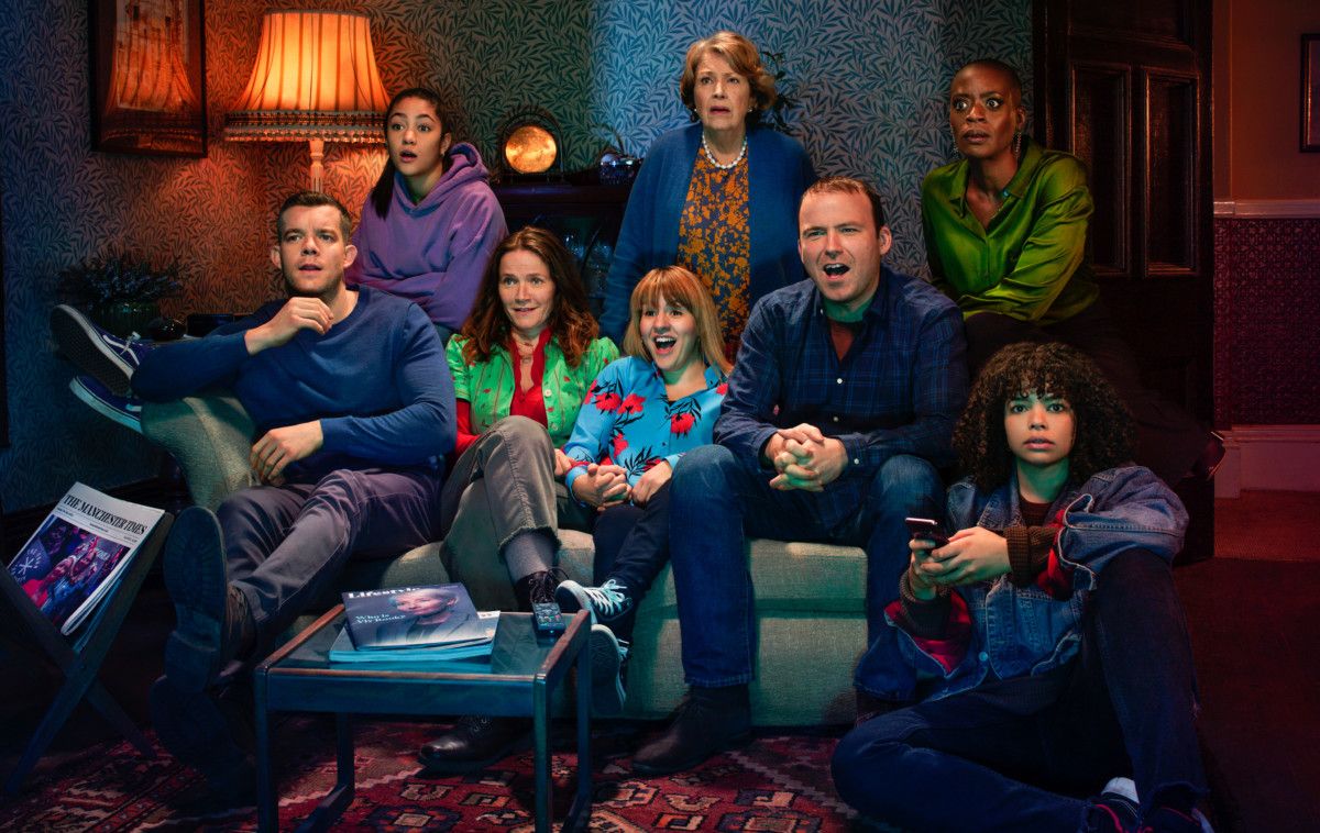 Russell Tovey : "Years and Years, c'est comme vivre dans les Simpson" (INTERVIEW)