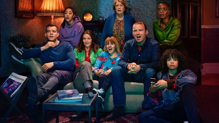 Russell Tovey : "Years and Years, c'est comme vivre dans les Simpson" (INTERVIEW)