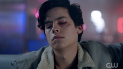 Riverdale : comment Cole Sprouse et Charles Melton se sont blessés sur le tournage