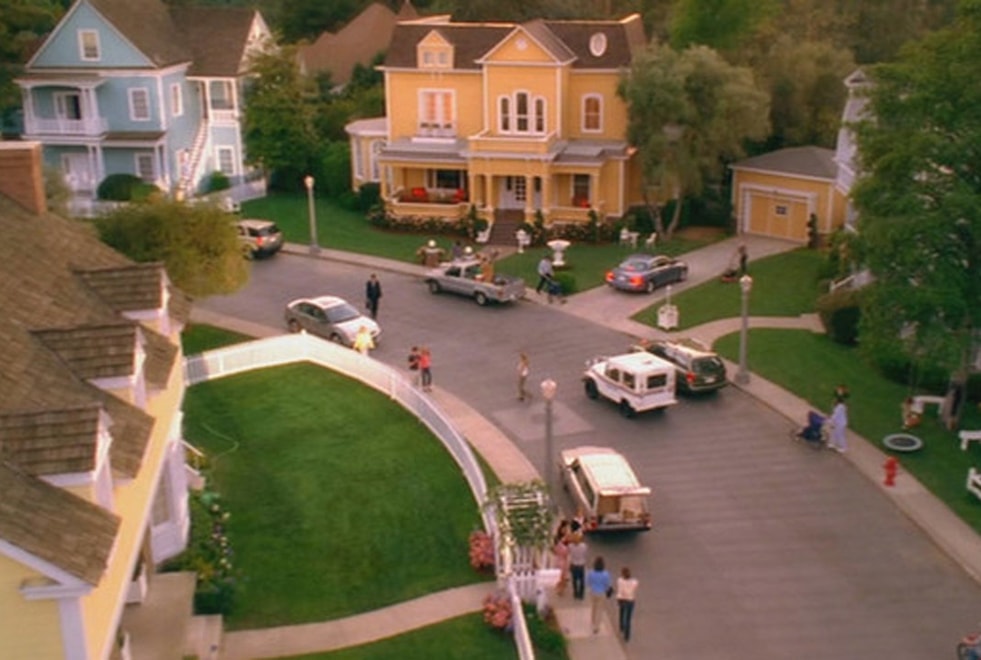 Desperate Housewives : la marque Moschino fait son défilé de mode à Wisteria Lane