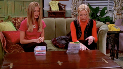 Stop ! Vivez comme Rachel et Phoebe dans Friends, Pottery Barn lance sa propre collection de meubles