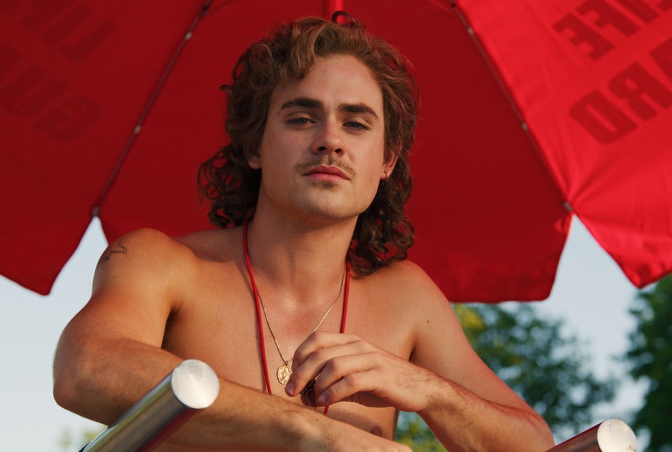 Stranger Things : Dacre Montgomery (Billy) partage un moment bouleversant de son enfance