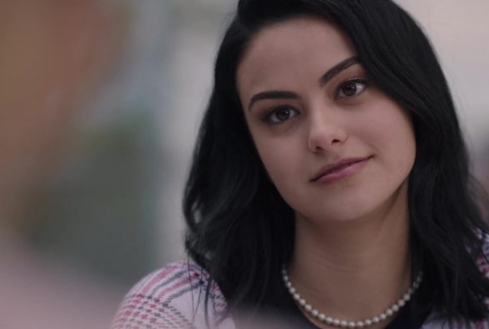 Riverdale : Camila Mendes révèle le terrible message derrière son tatouage