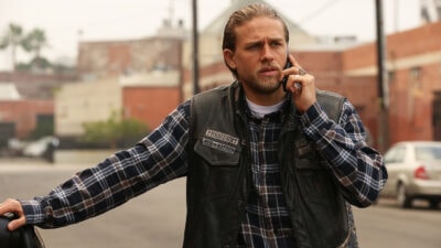 Charlie Hunnam en vedette de Shantaram, la nouvelle série d'AppleTV+