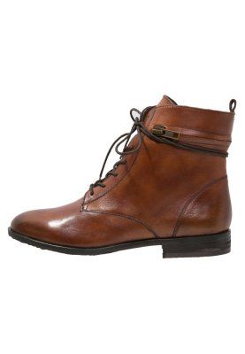 Des bottines à lacets