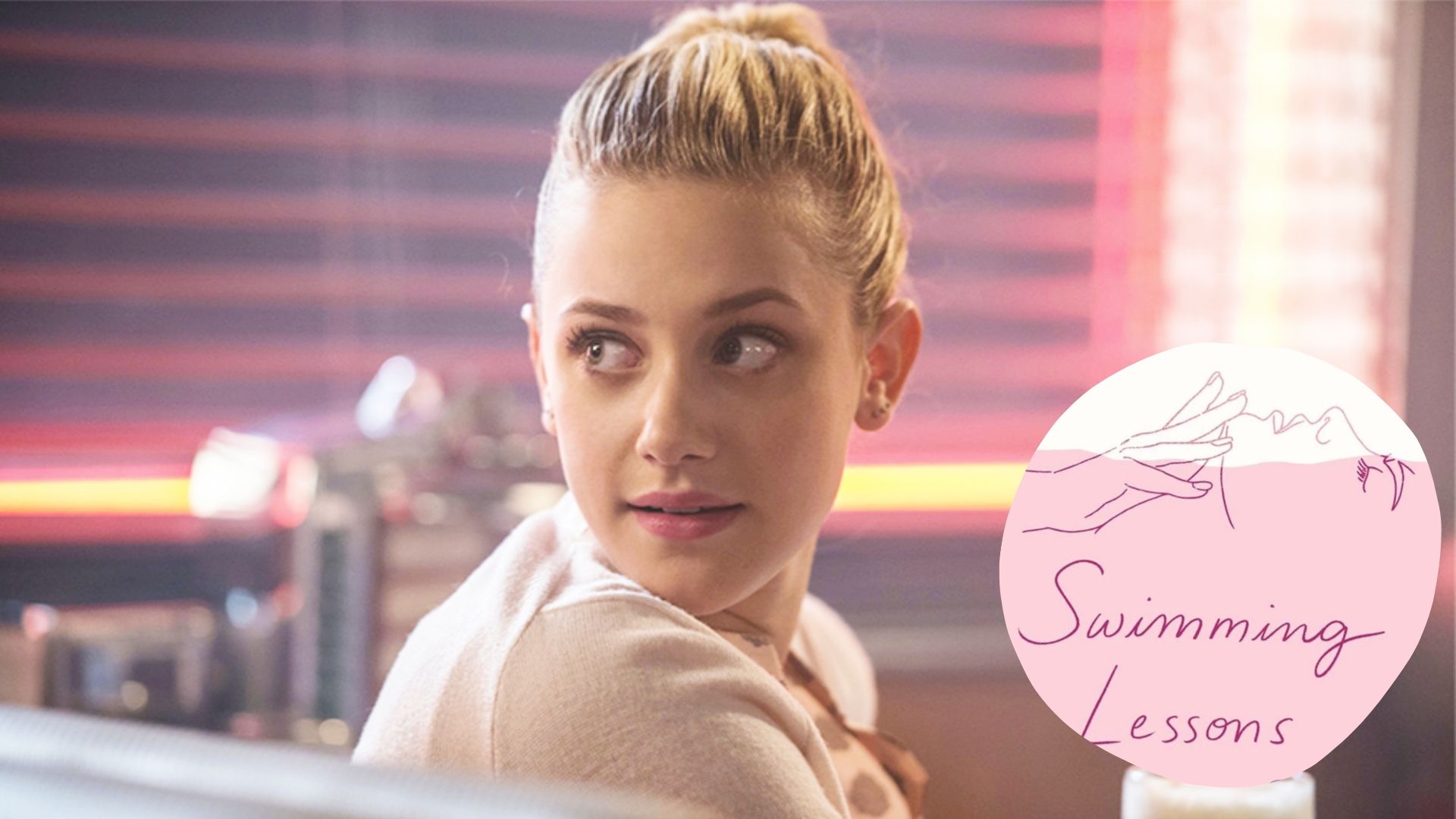 Lili Reinhart (Riverdale) présente "Swimming Lessons", son premier recueil de poèmes