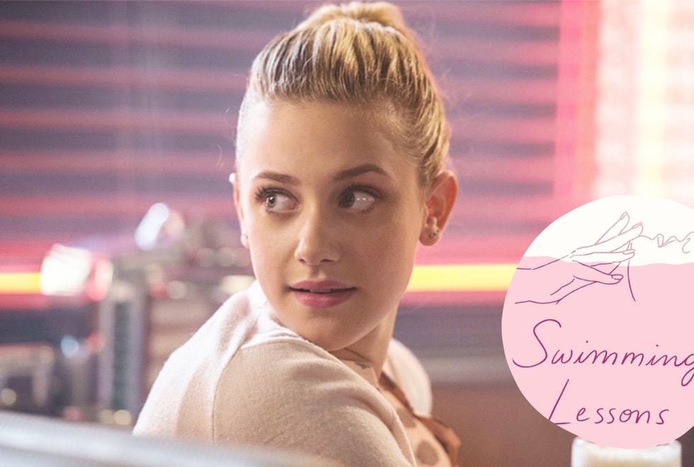 Lili Reinhart (Riverdale) présente « Swimming Lessons », son premier recueil de poèmes