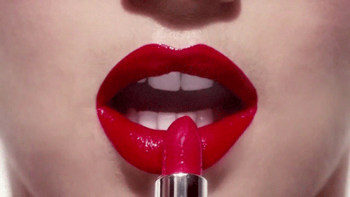 Un tube de rouge à lèvres
