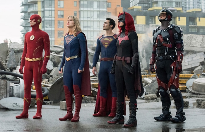 Arrowverse : Tom Welling se dévoile dans les nombreuses photos du crossover Crisis on Infinite Earths