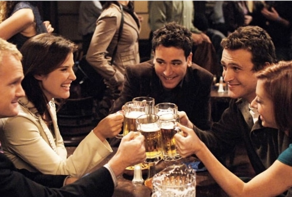 How I Met Your Mother : cet incroyable détail sur un couple du MacLaren’s que vous avez loupé
