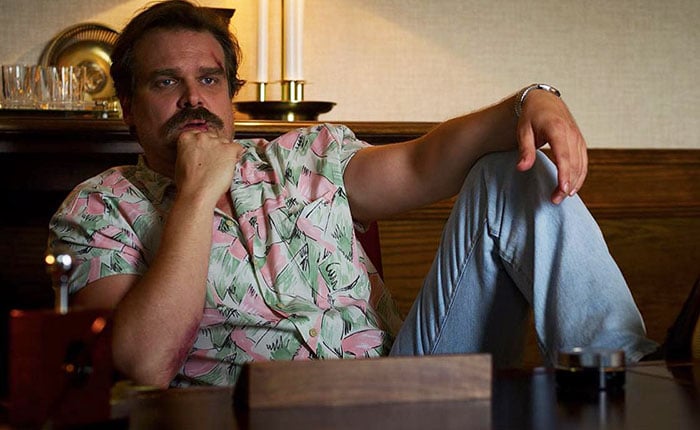 Stranger Things : un indice dans la saison 1 prouverait qu'Hopper n'est pas mort dans la saison 3