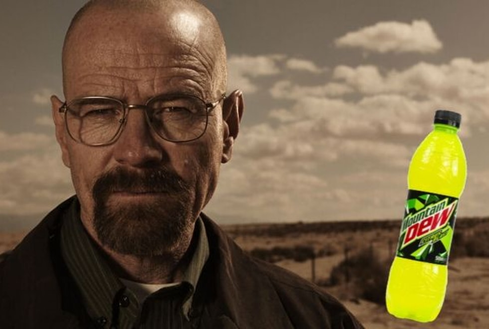 Minute Cool : Bryan Cranston recrée la scène culte de The Shining pour le Super Bowl
