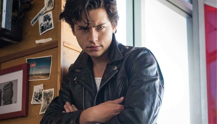 Riverdale : on veut ce t-shirt Jennyfer à l’effigie de Cole Sprouse