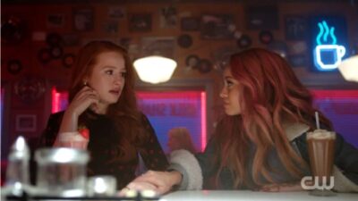 Riverdale : Archie et Cheryl jumeaux ? Madelaine Petsch réagit aux théories WTF !