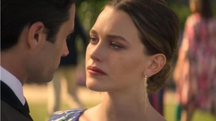YOU : Victoria Pedretti révèle que la scène de sexe entre Joe et Love l'a mise mal à l'aise