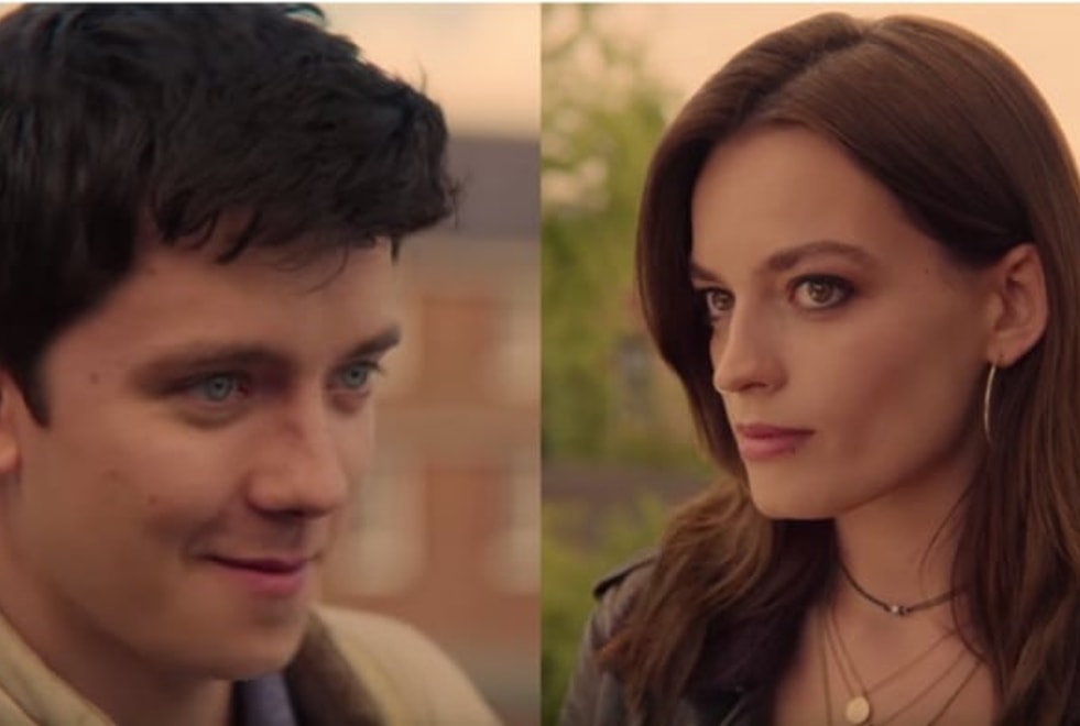 Sex Education : peut-on garder espoir pour Otis et Maeve ? Emma Mackey répond