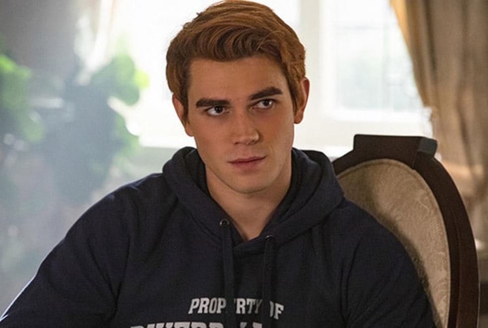 Riverdale : KJ Apa compare le tournage de la série à “une prison”