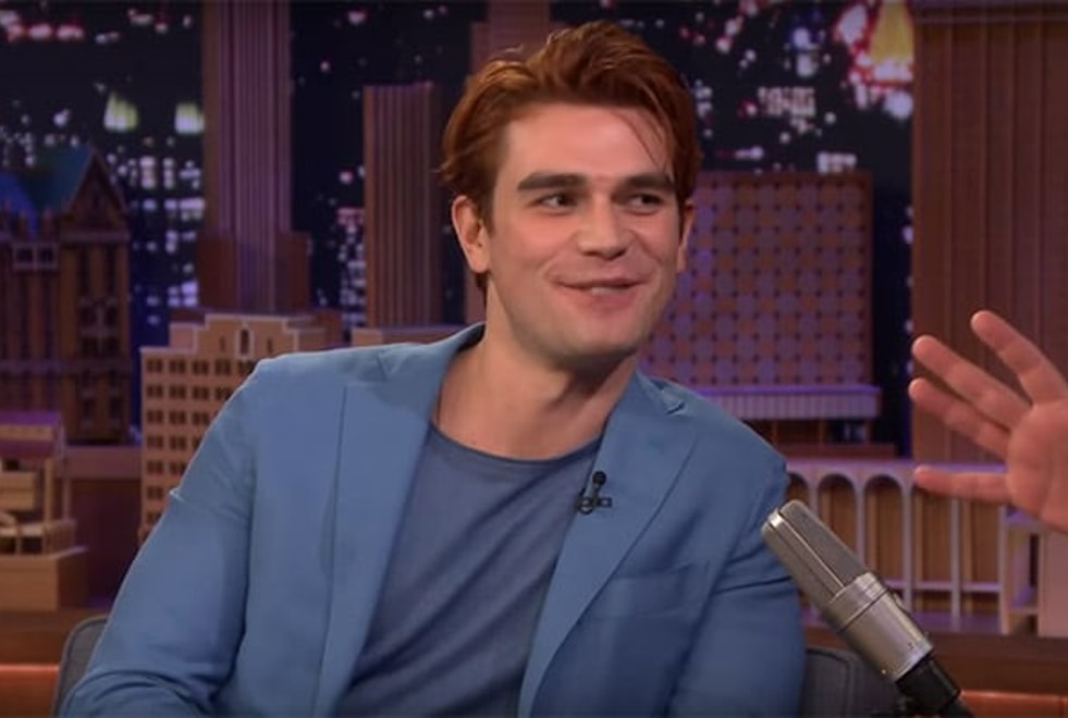 Riverdale saison 4 : KJ Apa annonce une remise de diplôme complètement folle