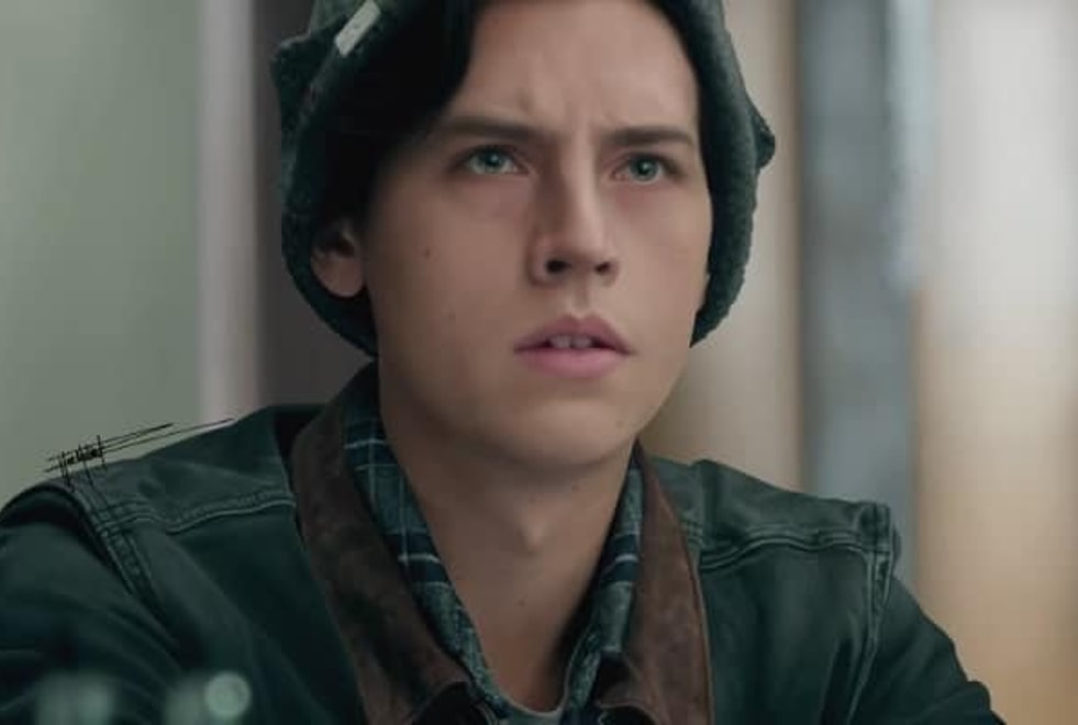 Riverdale : Cole Sprouse faussement accusé d’agression sexuelle ? Ils réagissent avec Lili Reinhart