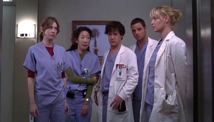 les jeunes internes du grey sloane dans la saison 1 de Grey's Anatomy