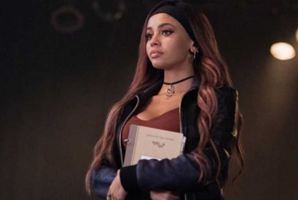 Riverdale : le créateur s’excuse auprès de Vanessa Morgan et promet des changements