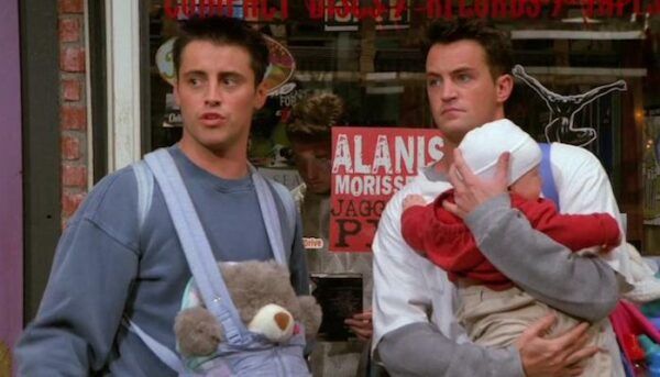 Chandler et Joey baby-sitting