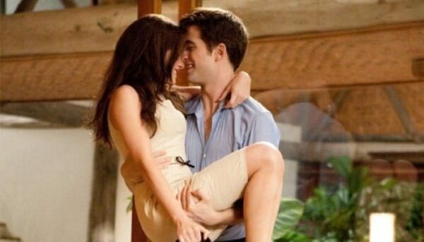 Edward_Bella_Lune de Miel-min