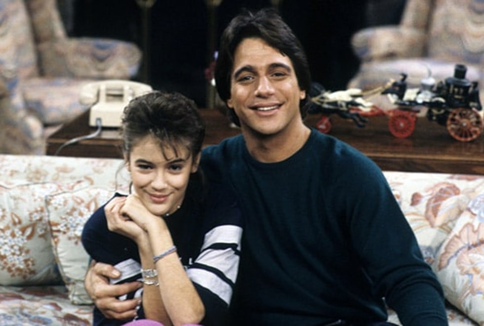Madame est Servie : une suite est en préparation avec Alyssa Milano et Tony Danza