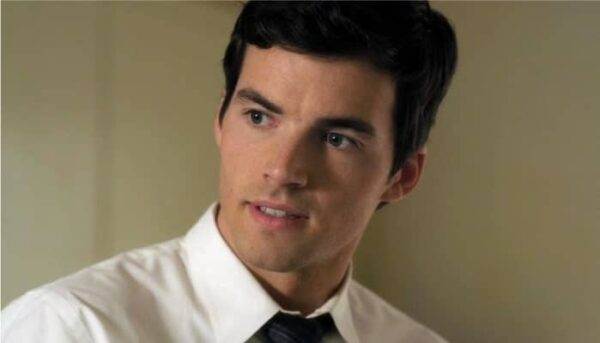 ezra pretty little liars