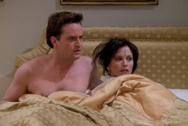 Friends : cette scène coupée annonçait-elle le couple Chandler et Monica ?