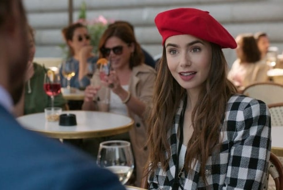 Emily in Paris : une date et une bande-annonce pour la série Netflix avec Lily Collins