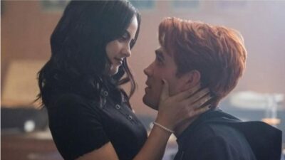 Riverdale saison 5 : ce que KJ Apa et Camila Mendes sont obligés de faire avant de s'embrasser