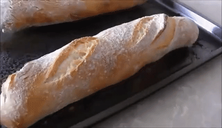 Le pain chaud à la boulangerie