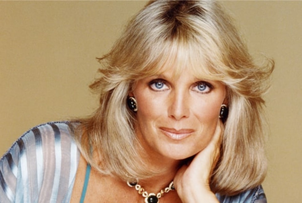 Dynastie : Linda Evans (Krystle dans la série originale) pourrait-elle jouer dans le reboot ? Elle répond (INTERVIEW)