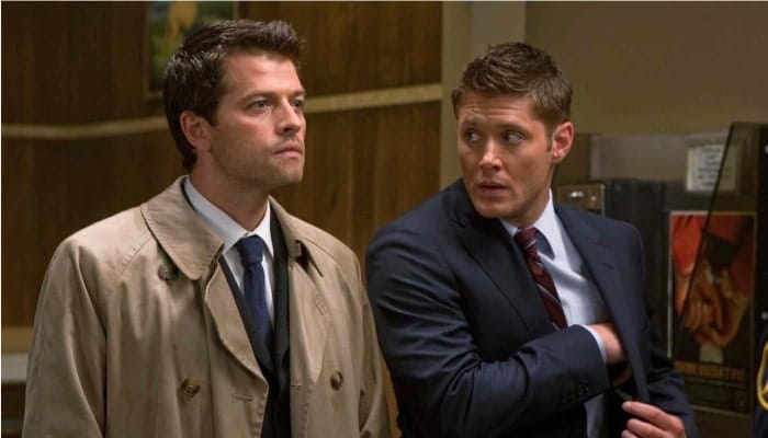 Supernatural saison 15 : Misha Collins confirme que Castiel est gay et amoureux de Dean