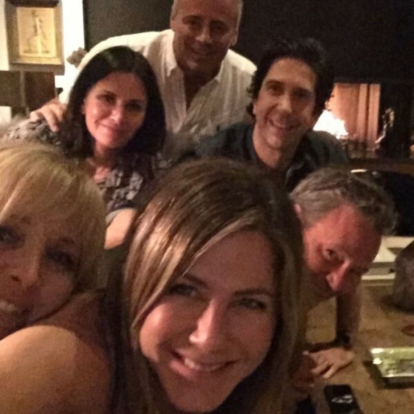 Friends-premier publi-Jennifer-Aniston-min