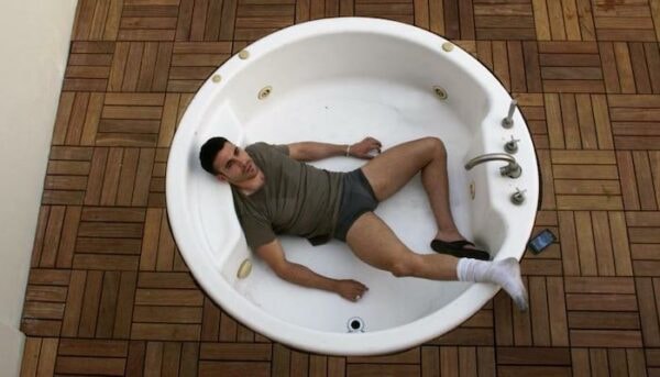 Lito Sense8 jacuzzi