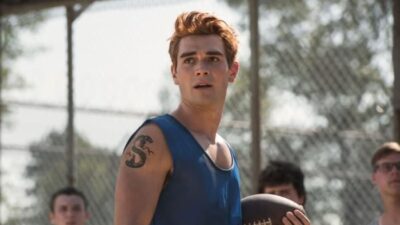 Riverdale : la première photo de la saison 5 montre ENCORE Archie torse nu