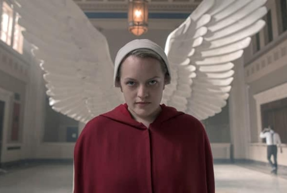 The Handmaid’s Tale : une marque lance une ligne de lingerie inspirée de la série (Seriously)