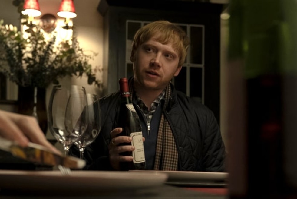 Servant, Rupert Grint : « la saison 2 est clairement plus un thriller dramatique » (INTERVIEW)