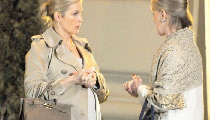 kelly rutherford enceinte dans le rôle de lily van der woodsen dans gossip girl