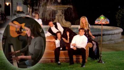 Friends : Courteney Cox joue le générique culte au piano et on applaudit (4 fois)