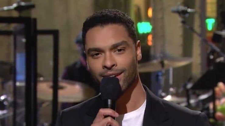 La Chronique des Bridgerton : Regé-Jean Page dévoile ses talents de chanteur, les fans s'enflamment