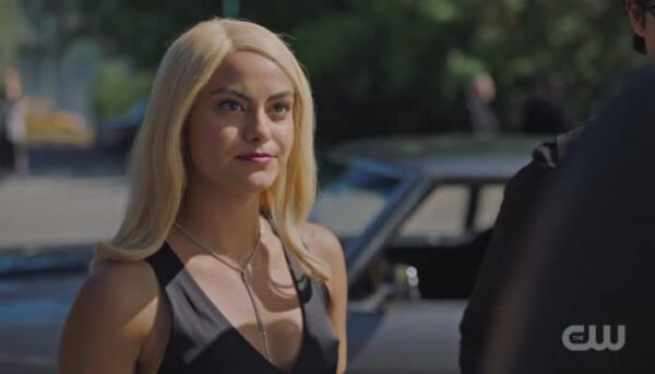 veronica lodge, riverdale, perruque blonde