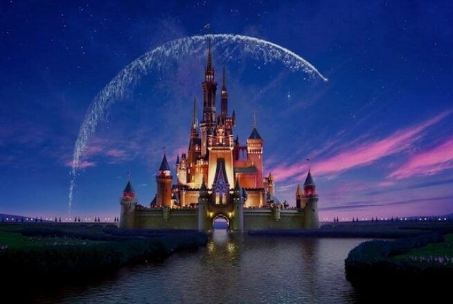 Disney : une série sur l’univers de Disneyland est actuellement en développement