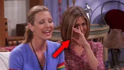 Friends : regardez les acteurs avoir un vrai fou rire pendant la scène où Ross joue de la cornemuse