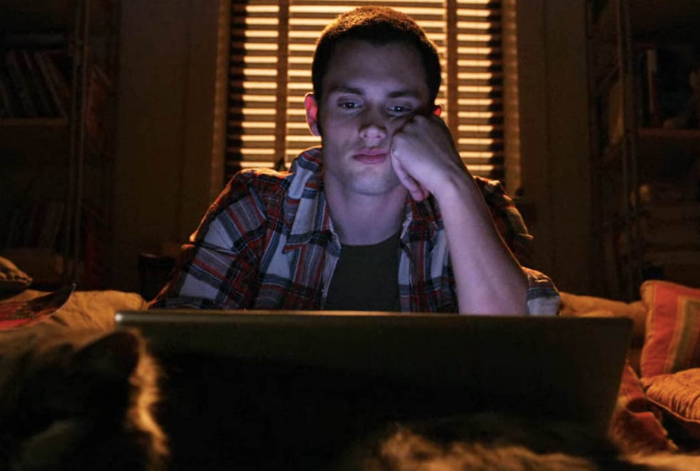 Gossip Girl : l’identité de Gossip Girl révélée dès le premier épisode ? Ce détail qui change tout