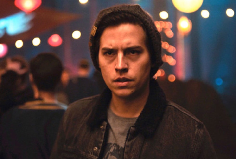 Riverdale : cette chose improbable que fait Cole Sprouse quand il a un peu trop bu